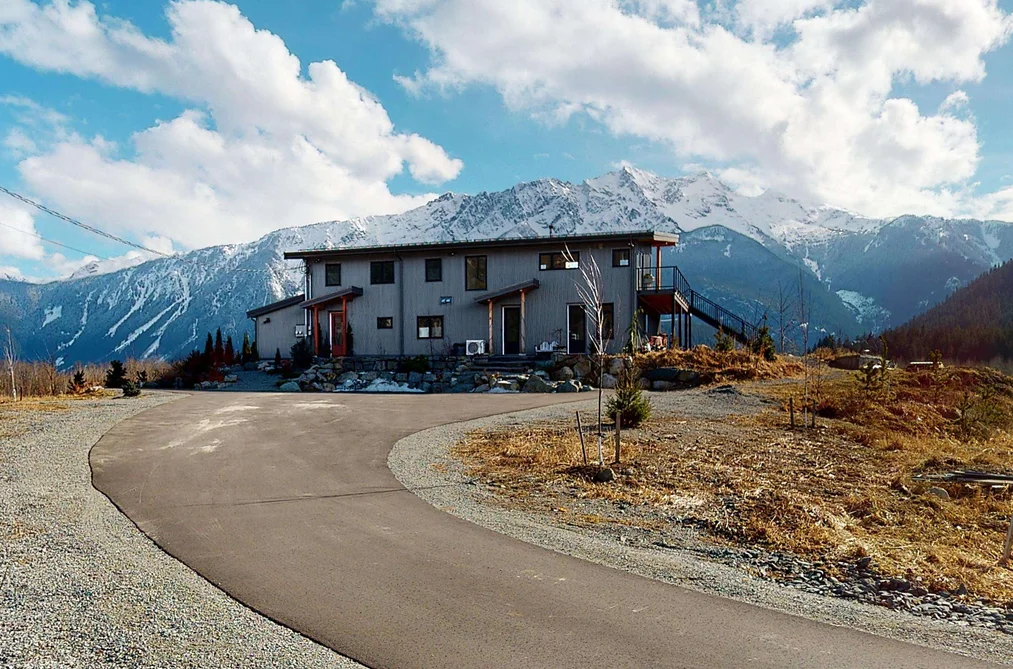 1380 COLLINS ROAD, Pemberton BC V0N 2L1, Pemberton BC — Residential for Sale - Photo 2