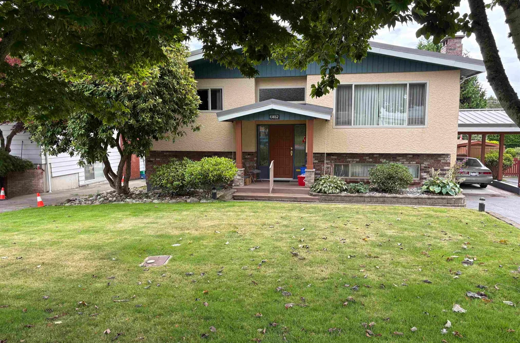 House for sale at 13852 Malabar Avenue White Rock British Columbia - MLS: R3144380