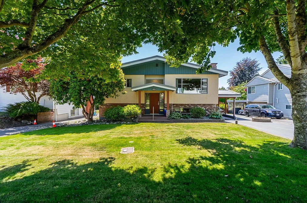 13852 Malabar Avenue, White Rock, BC - MLS: R3144380 - Photo 2 13852 Malabar Avenue, White Rock, BC - MLS: R3144380 - Photo 2