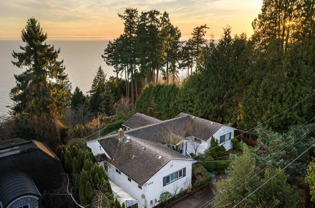 House for sale at 13910 Terry Road White Rock British Columbia - MLS: R3087056