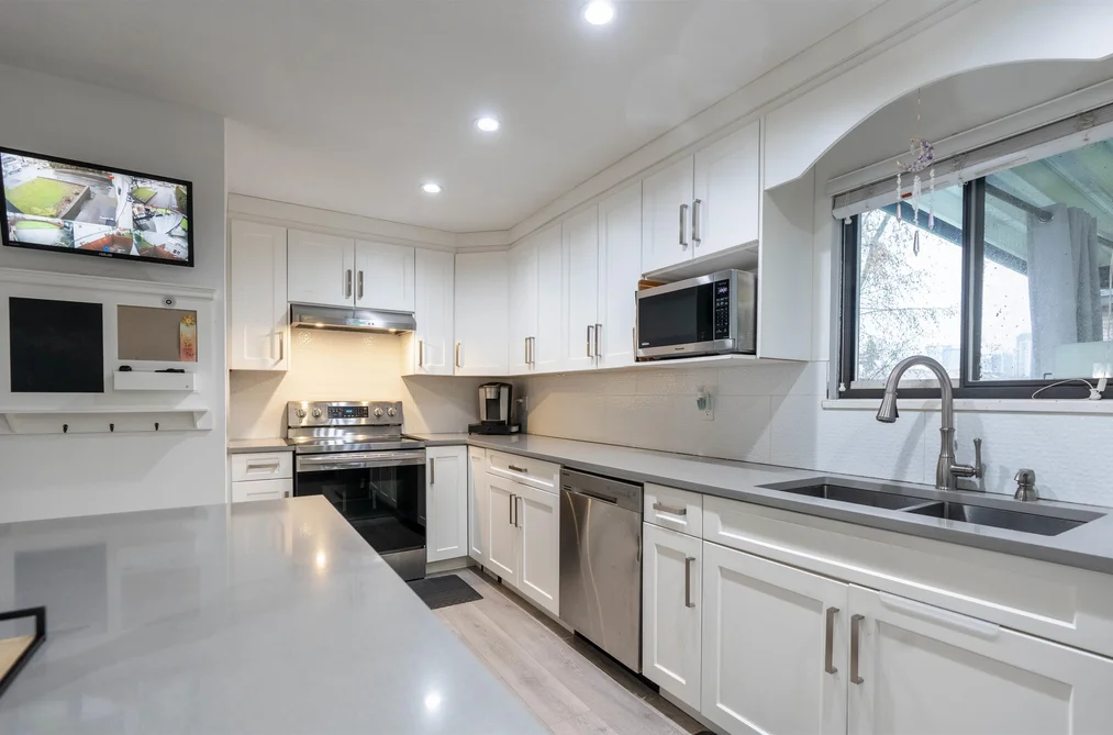 13933 90A AVENUE, Surrey BC V3V 6Z7, Surrey BC — Residential for Sale - Photo 2