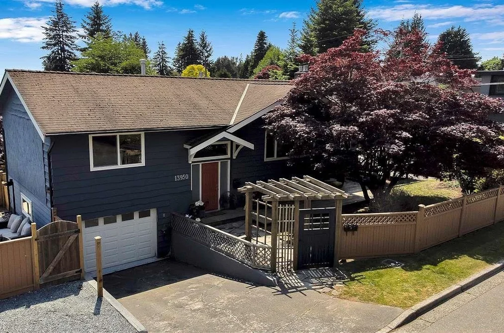 House for sale at 13950 Blackburn Avenue White Rock British Columbia - MLS: R3160615