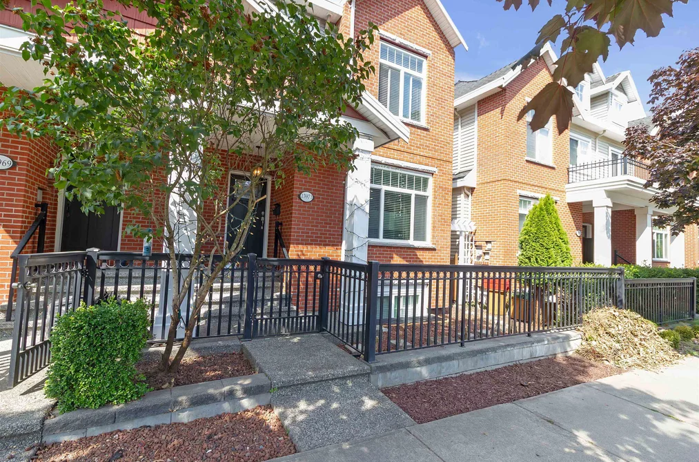 Half Duplex for sale at 13971 64 Avenue Surrey British Columbia - MLS: R3033193