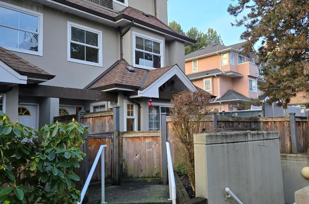 Townhouse for sale at 14 7175 17th Avenue Burnaby British Columbia - MLS: R3090239
