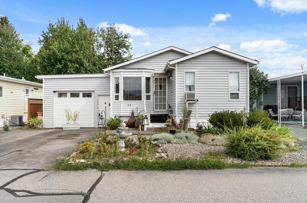 Manufactured Home for sale at 14 9055 Ashwell Road Chilliwack British Columbia - MLS: R3145437