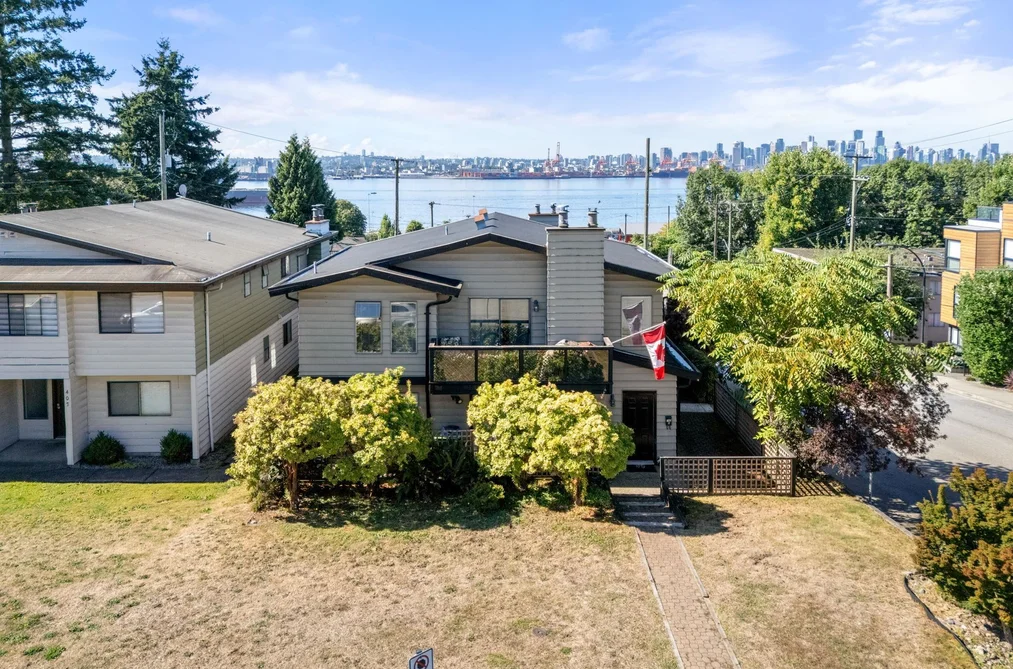 Duplex for sale at 140-142 St. Patricks Avenue North Vancouver British Columbia - MLS: R3168941
