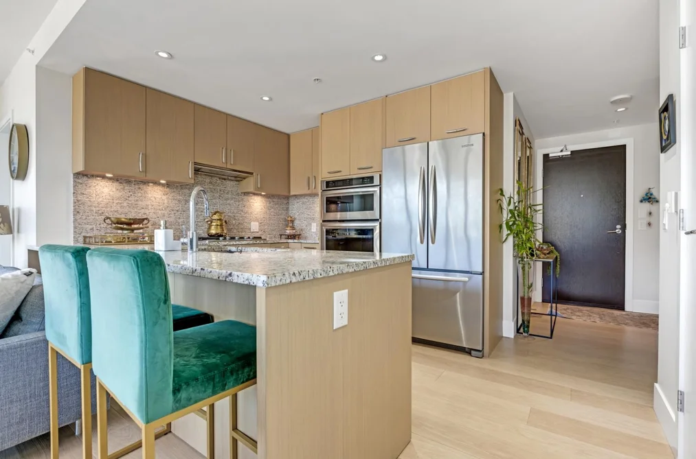 1401 150 W 15TH STREET, North Vancouver BC V7M 0C4, North Vancouver BC — Residential for Sale - Photo 2