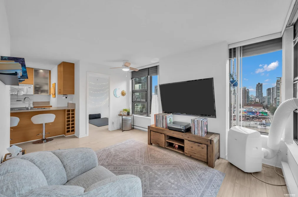 1401 - 928 Homer Street, Vancouver, BC - MLS: R3165170 - Photo 10 1401 - 928 Homer Street, Vancouver, BC - MLS: R3165170 - Photo 10