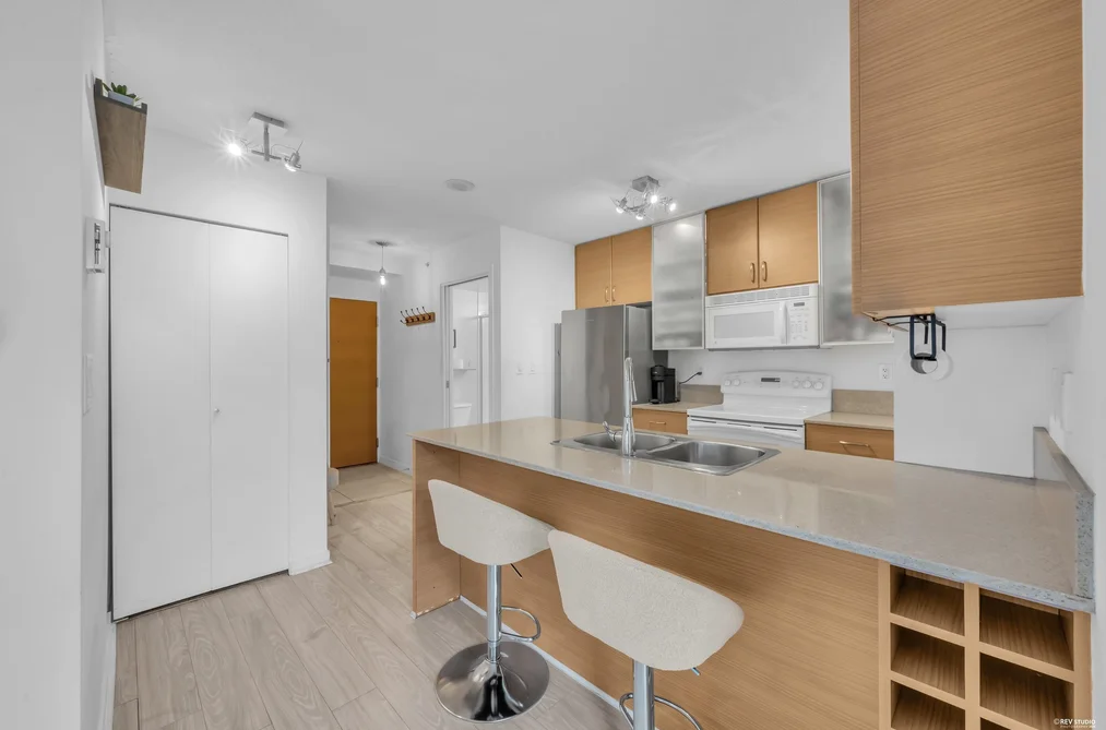 1401 - 928 Homer Street, Vancouver, BC - MLS: R3165170 - Photo 3 1401 - 928 Homer Street, Vancouver, BC - MLS: R3165170 - Photo 3