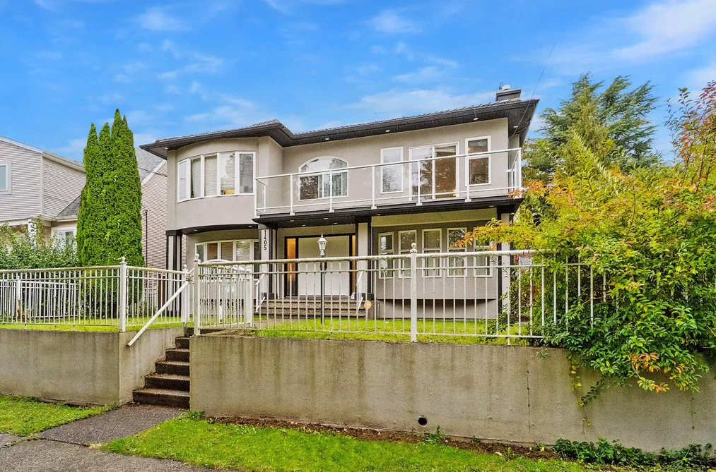 House for sale at 1405 Edinburgh Street New Westminster British Columbia - MLS: R3121530