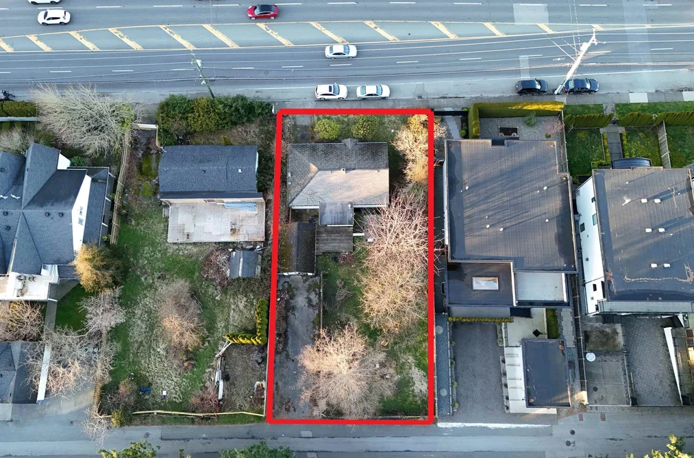 House for sale at 14068 North Bluff Road White Rock British Columbia - MLS: R3093590