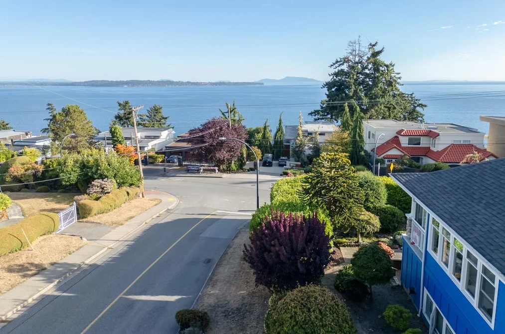 House for sale at 14139 Marine Drive White Rock British Columbia - MLS: R3157875