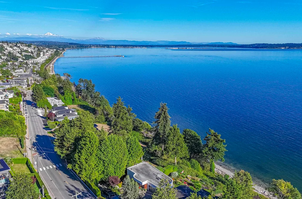 House for sale at 14249 Marine Drive White Rock British Columbia - MLS: R3151583