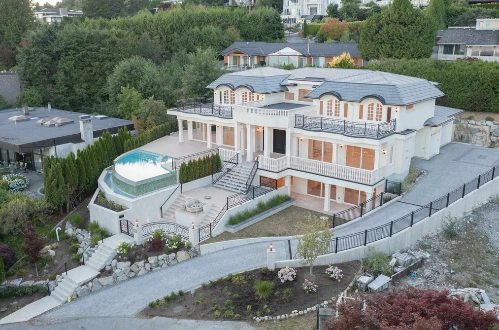House for sale at 1445 Sandhurst Place West Vancouver British Columbia - MLS: R3113480