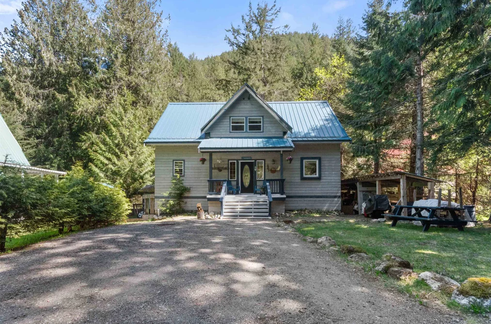 House for sale at 14450 Alpine Boulevard Hope British Columbia - MLS: R3120736
