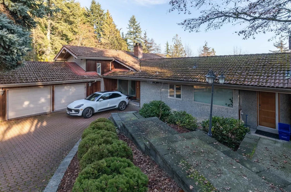 House for sale at 1448 Sandhurst Place West Vancouver British Columbia - MLS: R3083516