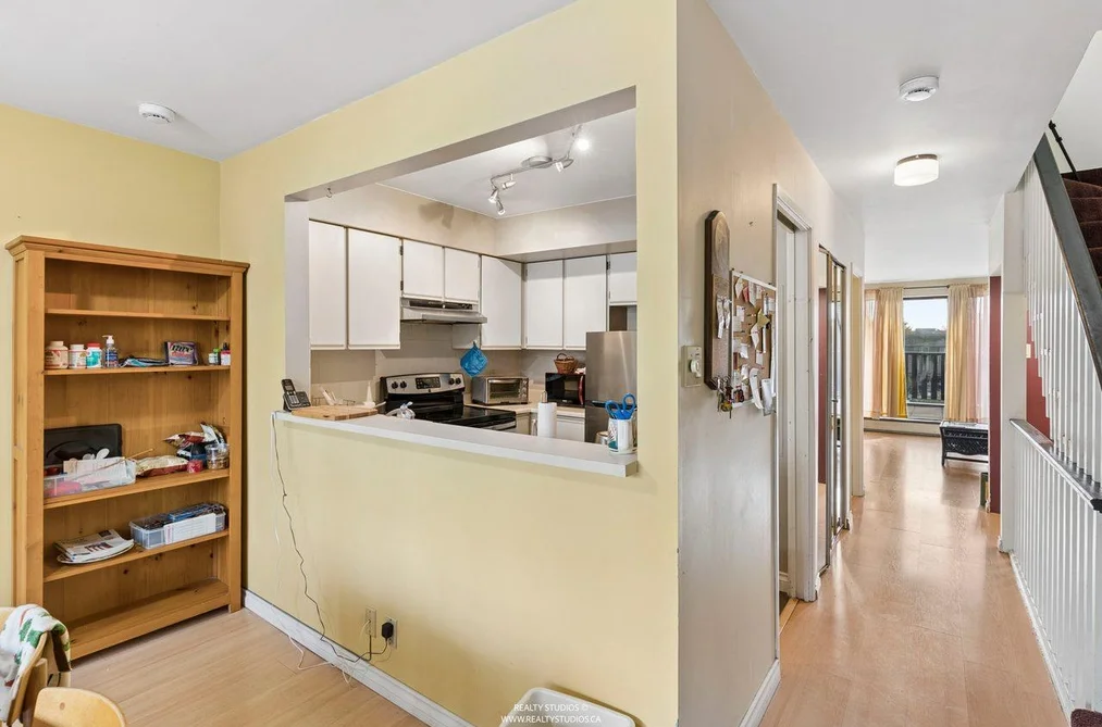 1459 Clyde Avenue, West Vancouver, BC - Townhouse for Sale - Photo 10 of 35 1459 Clyde Avenue, West Vancouver, BC - Townhouse for Sale - Photo 10 of 35