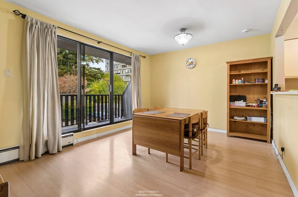 1459 Clyde Avenue, West Vancouver, BC - Townhouse for Sale - Photo 11 of 35 1459 Clyde Avenue, West Vancouver, BC - Townhouse for Sale - Photo 11 of 35