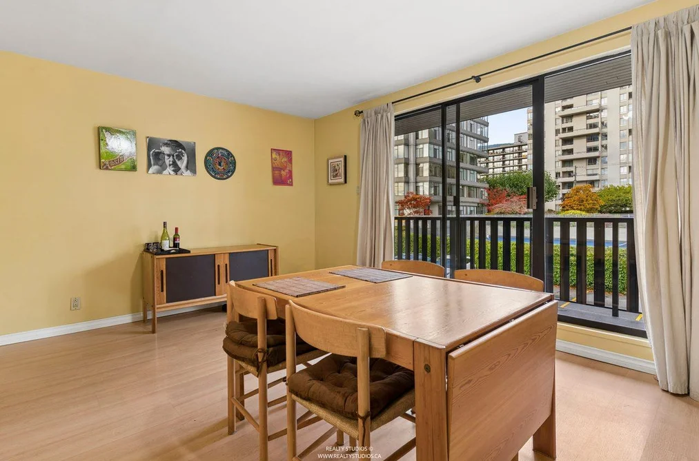 1459 Clyde Avenue, West Vancouver, BC - Townhouse for Sale - Photo 12 of 35 1459 Clyde Avenue, West Vancouver, BC - Townhouse for Sale - Photo 12 of 35