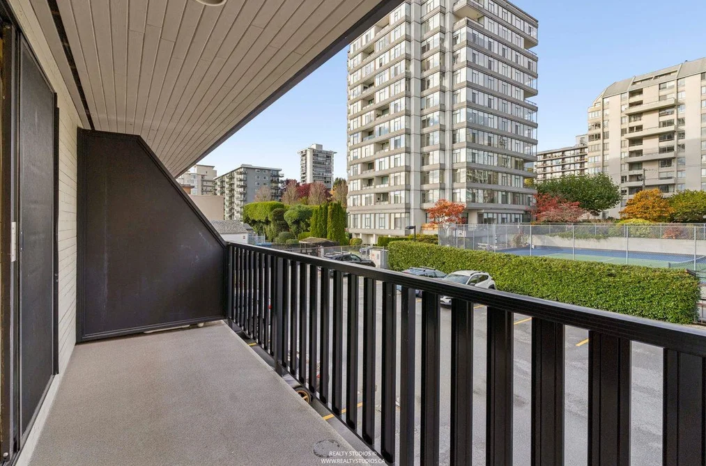 1459 Clyde Avenue, West Vancouver, BC - Townhouse for Sale - Photo 13 of 35 1459 Clyde Avenue, West Vancouver, BC - Townhouse for Sale - Photo 13 of 35