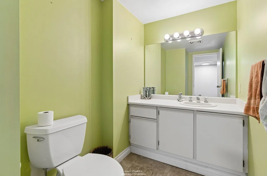1459 Clyde Avenue, West Vancouver, BC - Townhouse for Sale - Photo 15 of 35 1459 Clyde Avenue, West Vancouver, BC - Townhouse for Sale - Photo 15 of 35