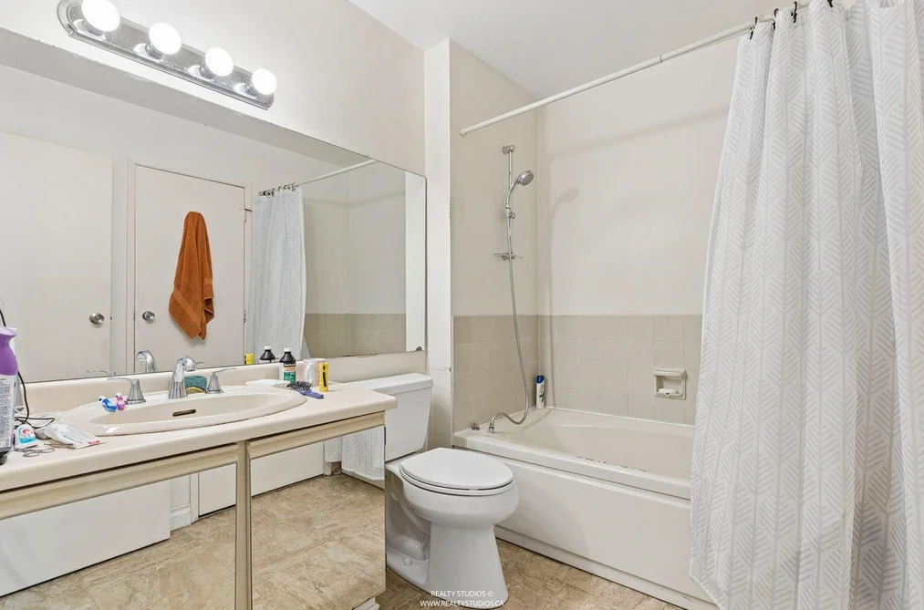 1459 Clyde Avenue, West Vancouver, BC - Townhouse for Sale - Photo 20 of 35 1459 Clyde Avenue, West Vancouver, BC - Townhouse for Sale - Photo 20 of 35