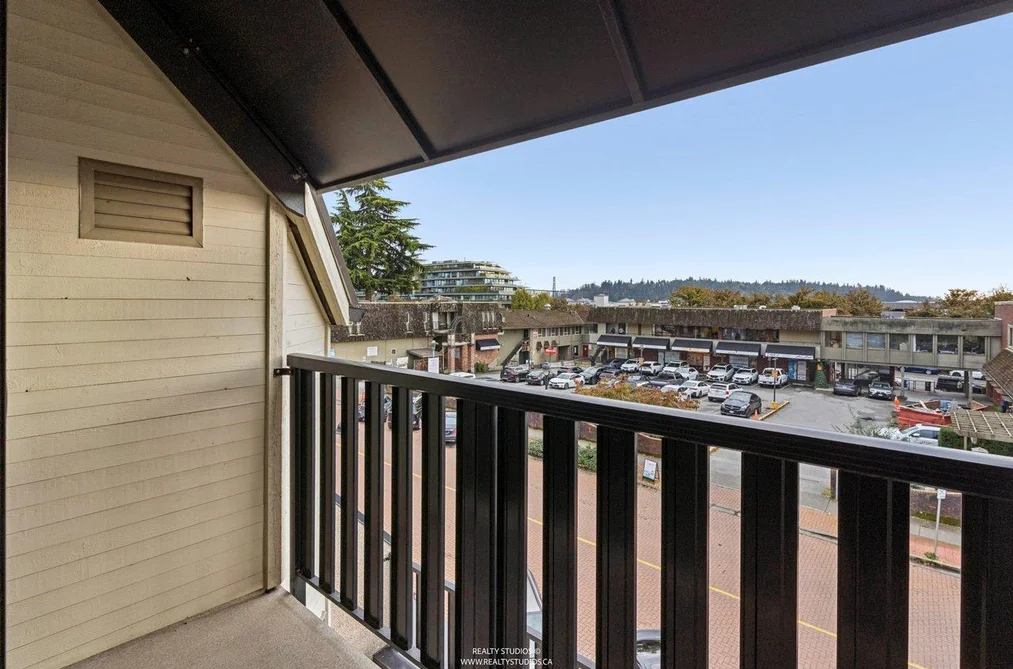 1459 Clyde Avenue, West Vancouver, BC - Townhouse for Sale - Photo 21 of 35 1459 Clyde Avenue, West Vancouver, BC - Townhouse for Sale - Photo 21 of 35