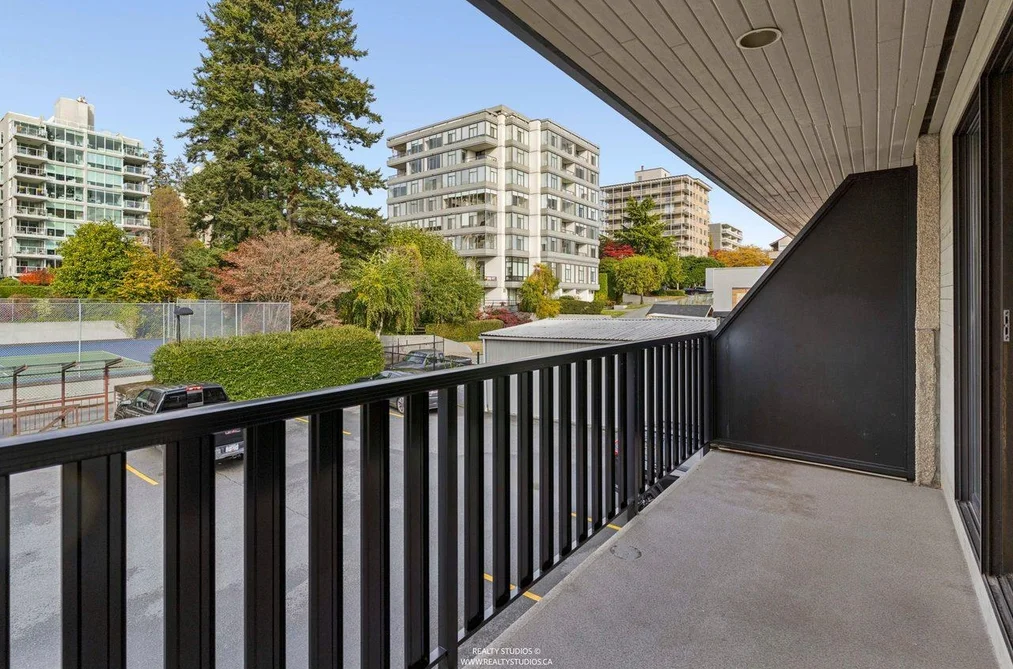 1459 Clyde Avenue, West Vancouver, BC - Townhouse for Sale - Photo 22 of 35 1459 Clyde Avenue, West Vancouver, BC - Townhouse for Sale - Photo 22 of 35