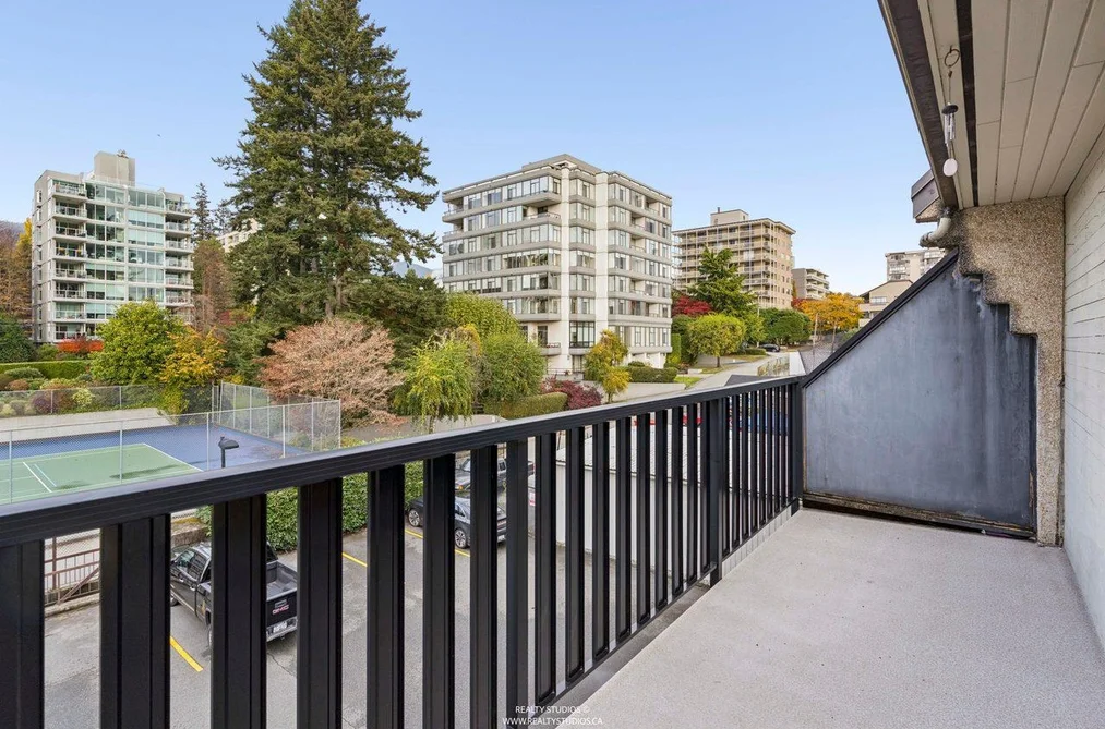 1459 Clyde Avenue, West Vancouver, BC - Townhouse for Sale - Photo 28 of 35 1459 Clyde Avenue, West Vancouver, BC - Townhouse for Sale - Photo 28 of 35