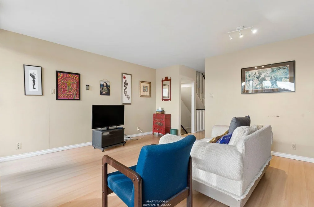 1459 Clyde Avenue, West Vancouver, BC - Townhouse for Sale - Photo 3 of 35 1459 Clyde Avenue, West Vancouver, BC - Townhouse for Sale - Photo 3 of 35