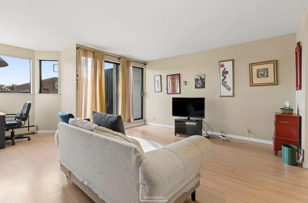1459 Clyde Avenue, West Vancouver, BC - Townhouse for Sale - Photo 4 of 35 1459 Clyde Avenue, West Vancouver, BC - Townhouse for Sale - Photo 4 of 35