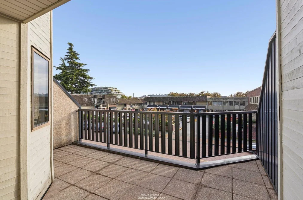 1459 Clyde Avenue, West Vancouver, BC - Townhouse for Sale - Photo 7 of 35 1459 Clyde Avenue, West Vancouver, BC - Townhouse for Sale - Photo 7 of 35