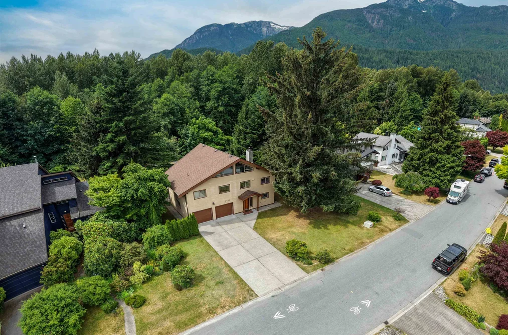 House for sale at 1464 Maple Crescent Squamish British Columbia - MLS: R3141016