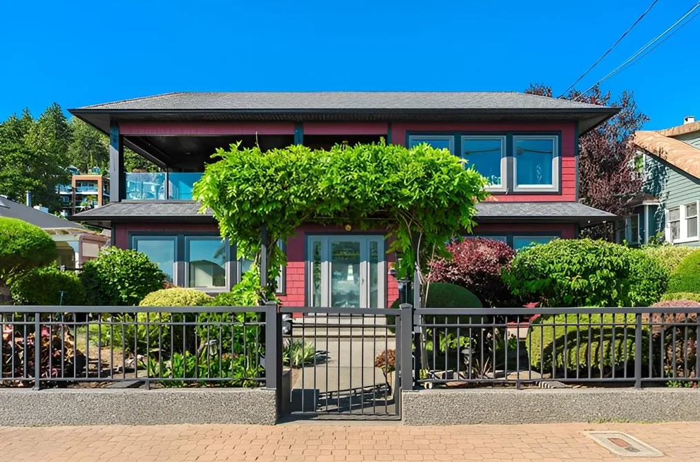 House for sale at 14647 Marine Drive White Rock British Columbia - MLS: R3158125