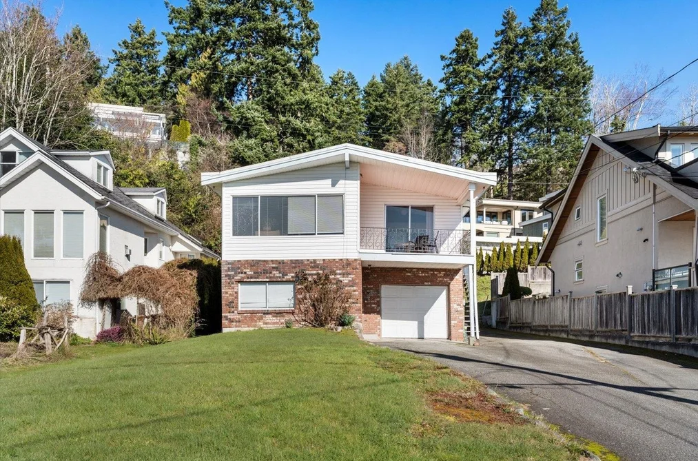 House for sale at 14667 W Beach Avenue White Rock British Columbia - MLS: R3096917