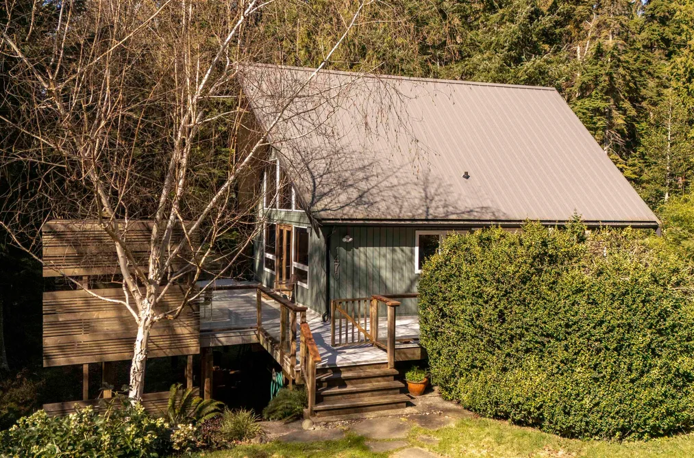 House for sale at 1470 Tunstall Boulevard Bowen Island British Columbia - MLS: R3102580