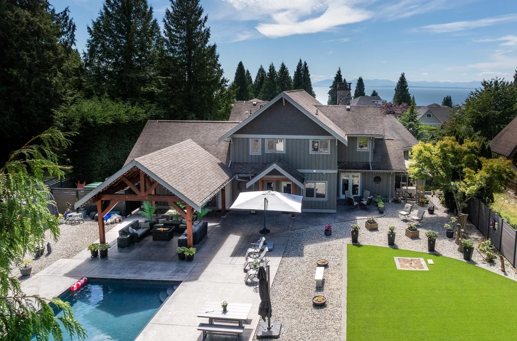 House for sale at 1474 Vernon Drive Gibsons British Columbia - MLS: R3154527