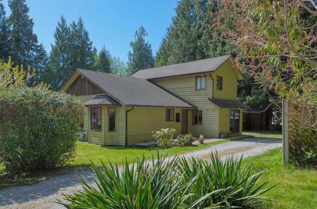 House for sale at 1479 Park Avenue Roberts Creek British Columbia - MLS: R3087597