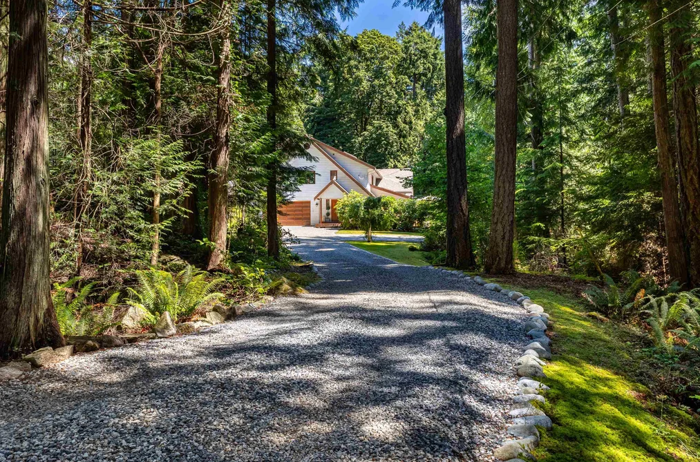 House for sale at 1484 Henderson Avenue Roberts Creek British Columbia - MLS: R3143344