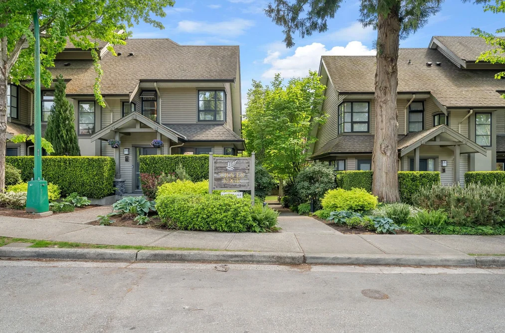Townhouse for sale at 15 3150 Sunnyhurst Road North Vancouver British Columbia - MLS: R3122673