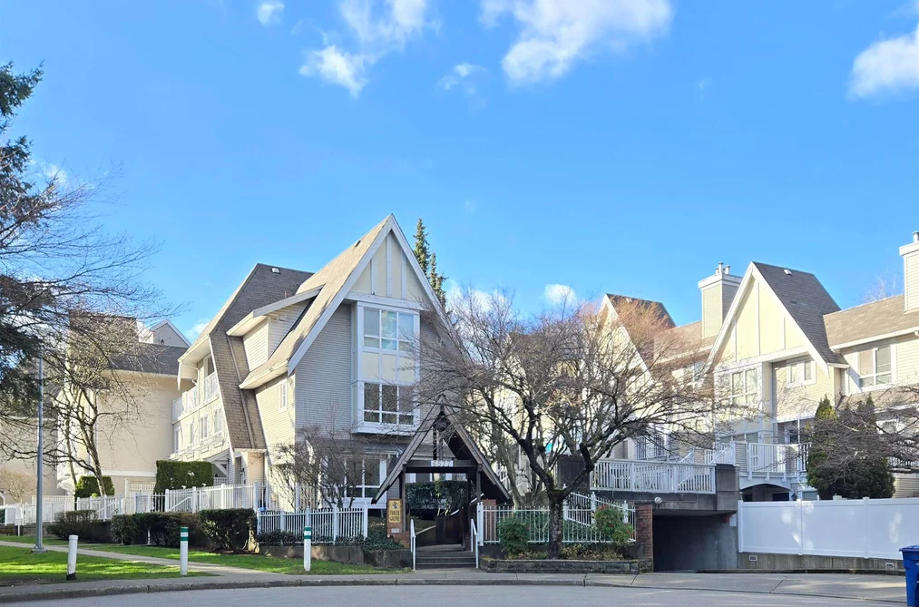 Townhouse for sale at 15 6577 Southoaks Crescent Burnaby British Columbia - MLS: R3126778