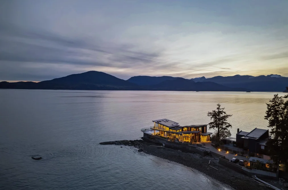 House for sale at 15 Brunswick Beach Road Lions Bay British Columbia - MLS: R3026927