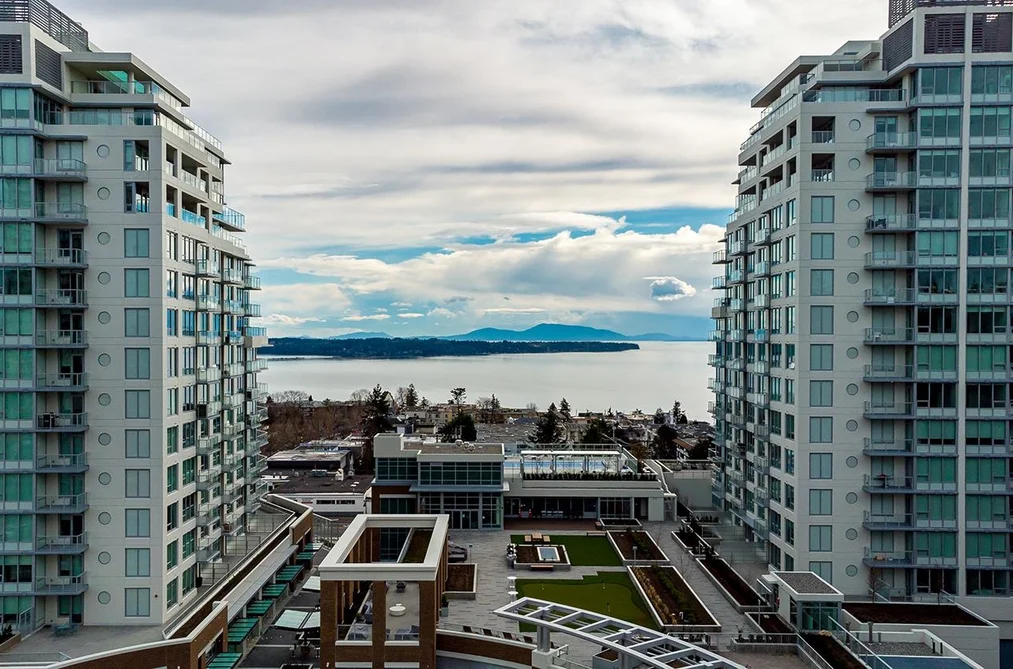 Condo for sale at 1503 15165 Thrift Avenue White Rock British Columbia - MLS: R3152418