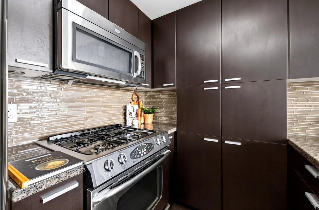 1505-2200 Douglas Road, Burnaby, BC - Condo for Sale - Photo 20 of 38 1505-2200 Douglas Road, Burnaby, BC - Condo for Sale - Photo 20 of 38