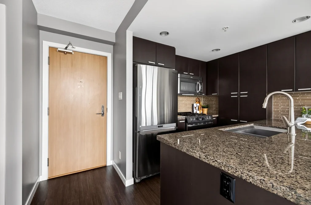 1505-2200 Douglas Road, Burnaby, BC - Condo for Sale - Photo 24 of 38 1505-2200 Douglas Road, Burnaby, BC - Condo for Sale - Photo 24 of 38