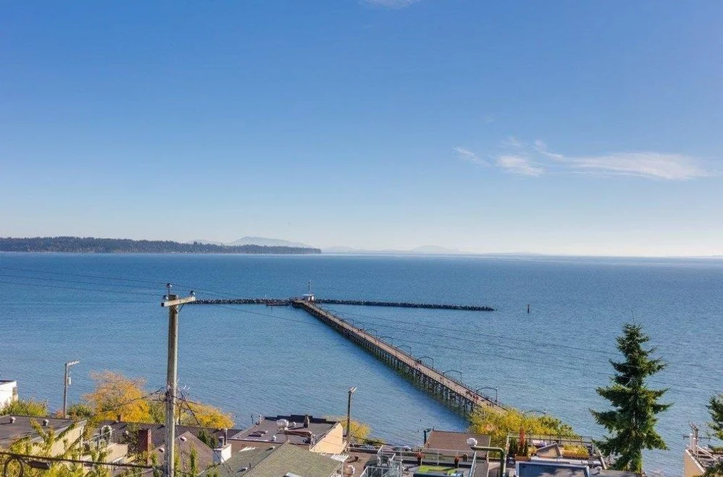 House for sale at 15061 Victoria Avenue White Rock British Columbia - MLS: R3092787