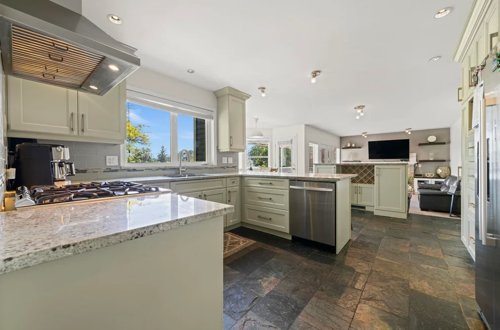 15070 81 AVENUE, Surrey, BC — Residential for Sale — Photo 13 of 35