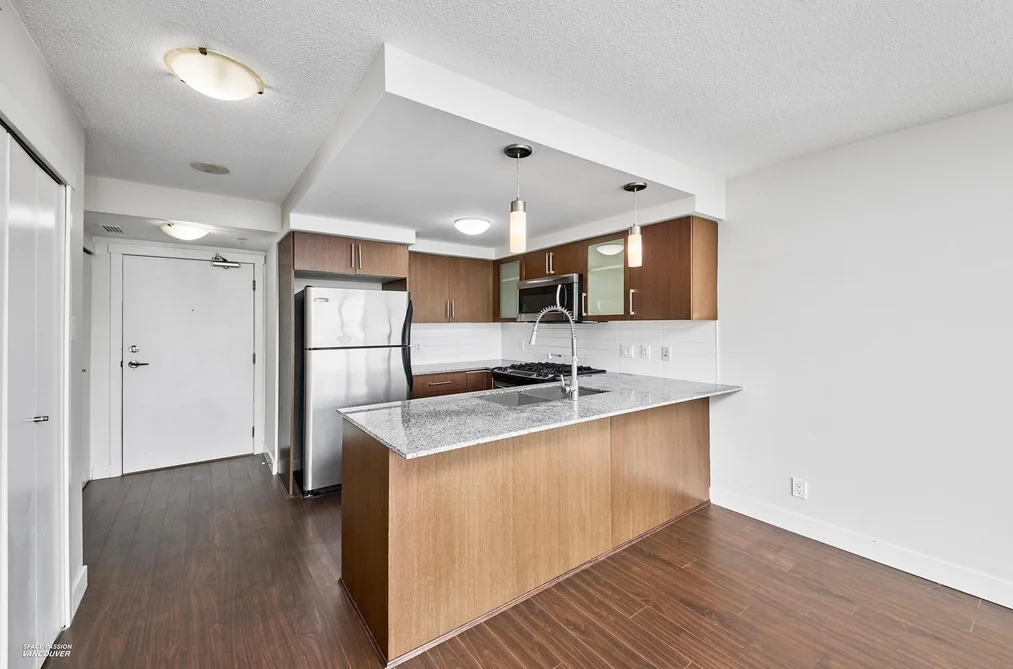 1508 8068 WESTMINSTER HIGHWAY, Richmond, BC — Residential for Sale — Photo 3 of 17