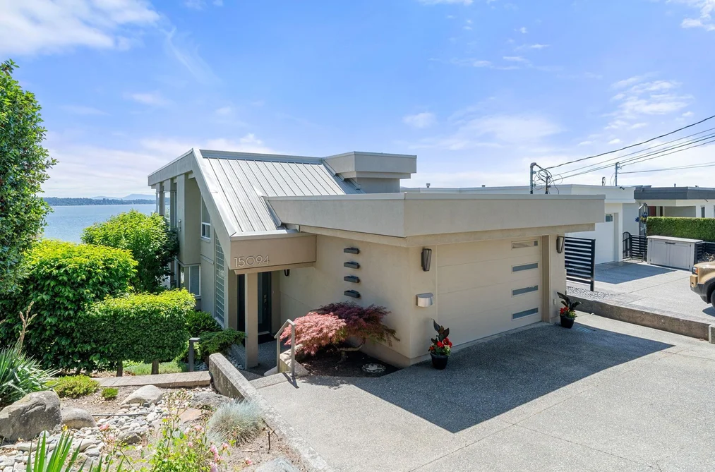 House for sale at 15094 Royal Avenue White Rock British Columbia - MLS: R3132976