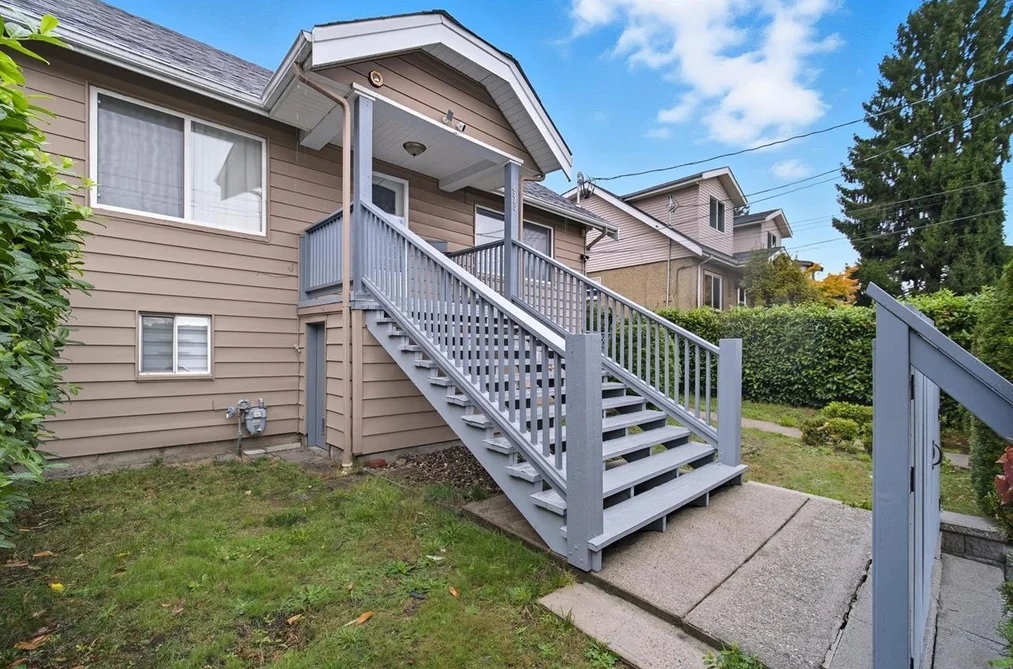 House for sale at 1515 Eighth Avenue New Westminster British Columbia - MLS: R3114894